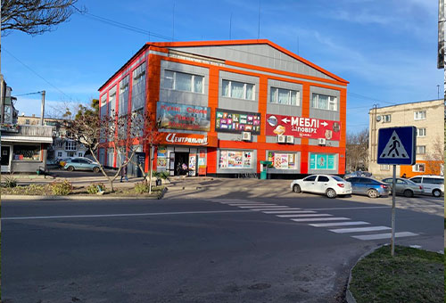 Светловодск, Кировоградская область, Улица Героев Украины 27 (ТЦ «Центральный»)